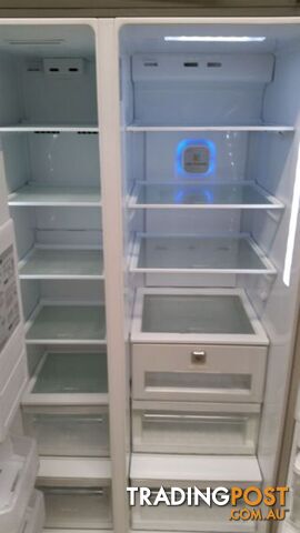 Lg side by side fridge 639 litre - photo 3 of 5