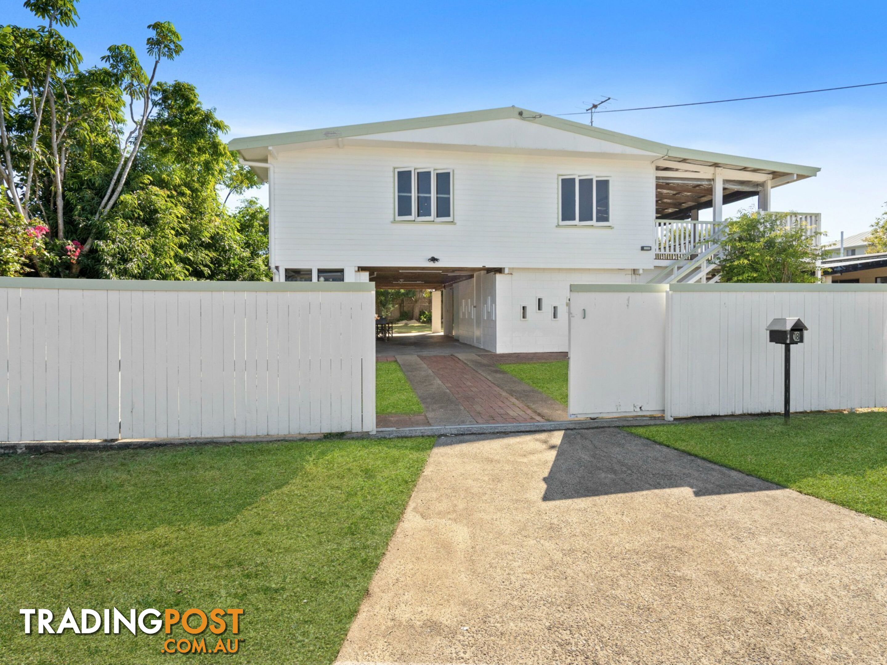 18 Guava Street HOLLOWAYS BEACH QLD 4878