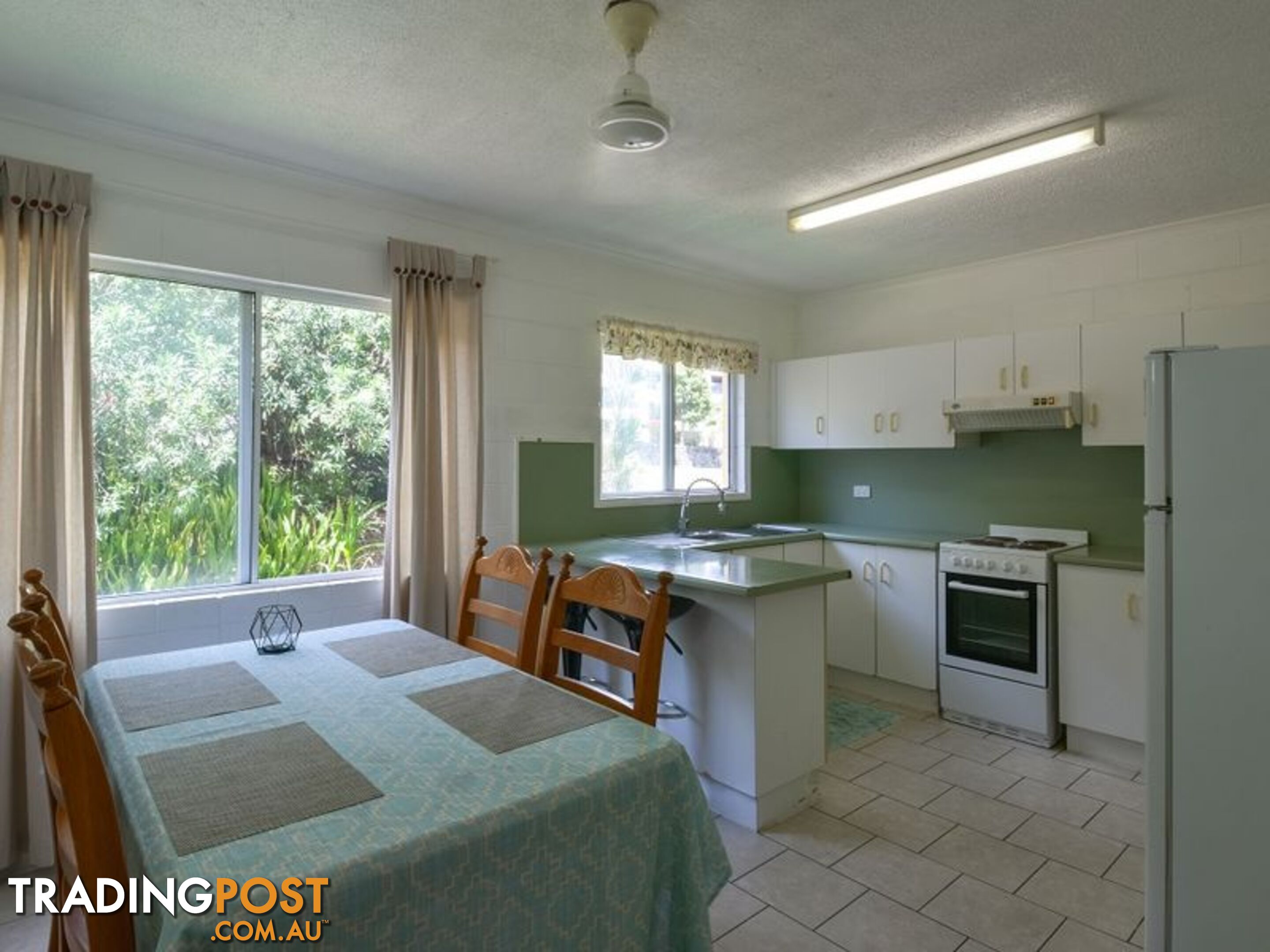 Unit 2/3 Eshelby Drive CANNONVALE QLD 4802