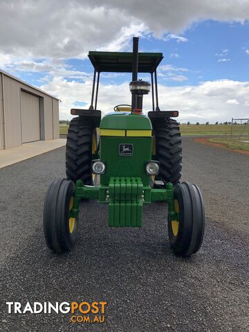 JOHN DEERE 3140 TRACTOR