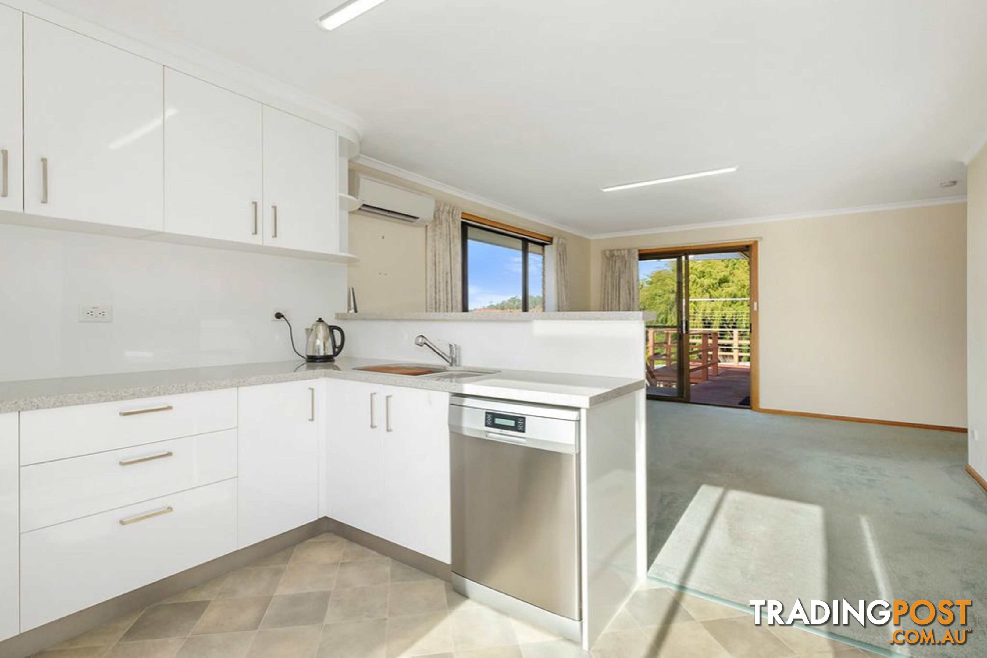 8 Ashley Court BLACKMANS BAY TAS 7052