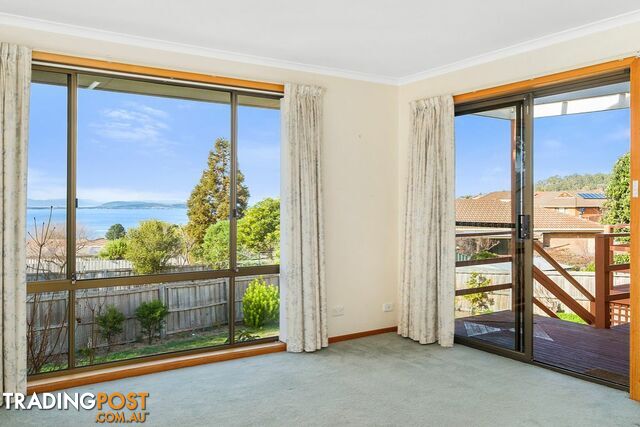 8 Ashley Court BLACKMANS BAY TAS 7052