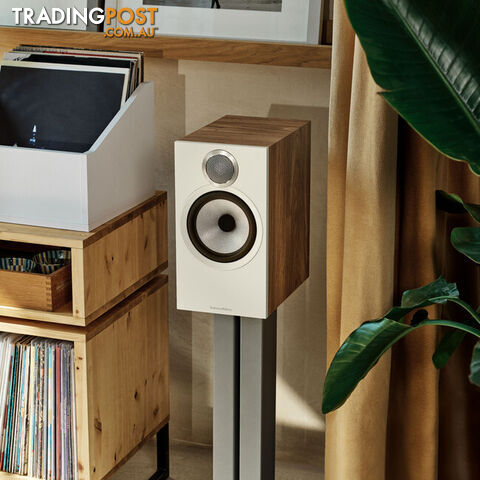 606S3O 2-WAY BOOKSHELF SPEAKERS OAK FINISH