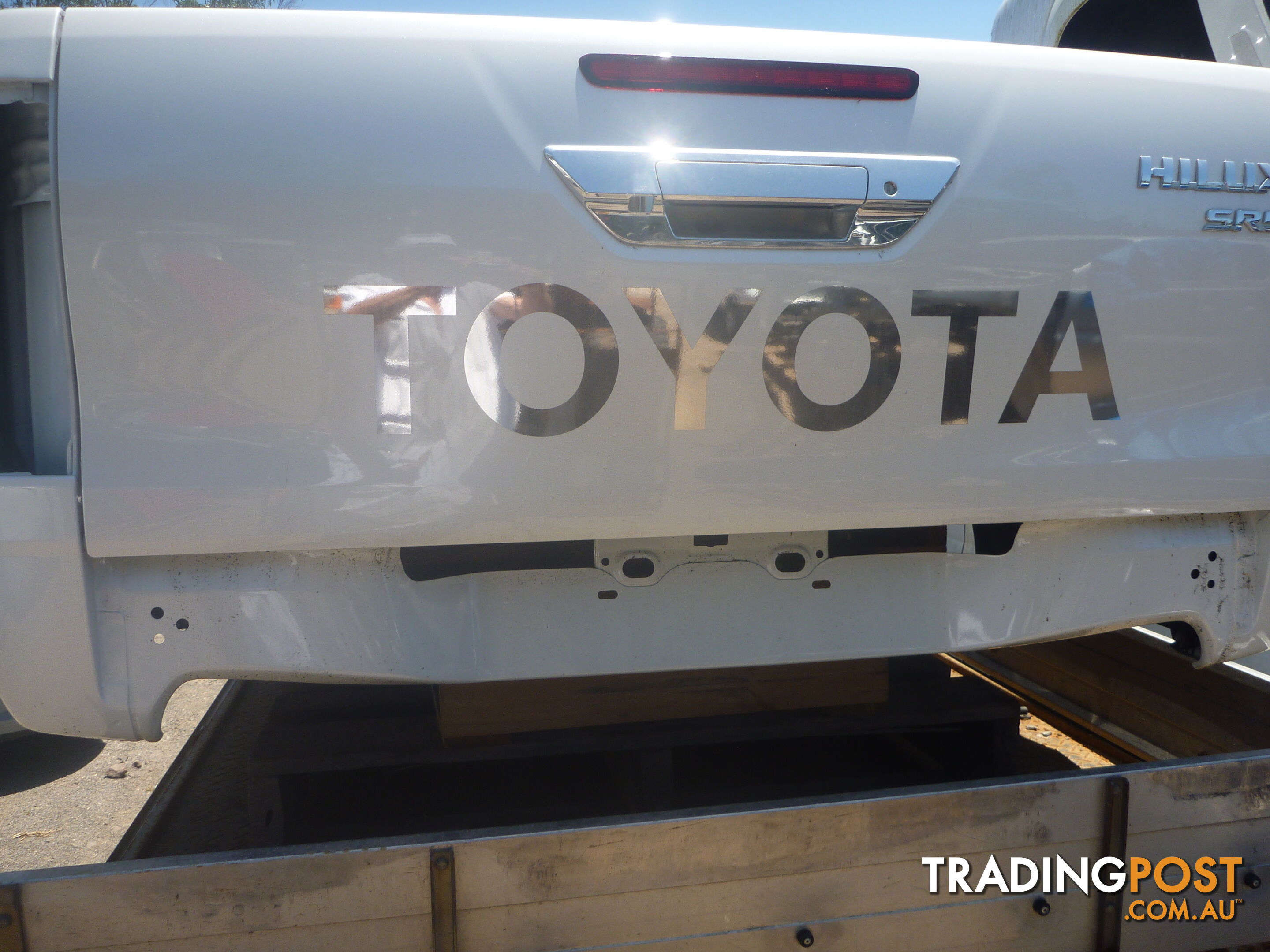 2022 Toyota Hilux Tailgate white $550