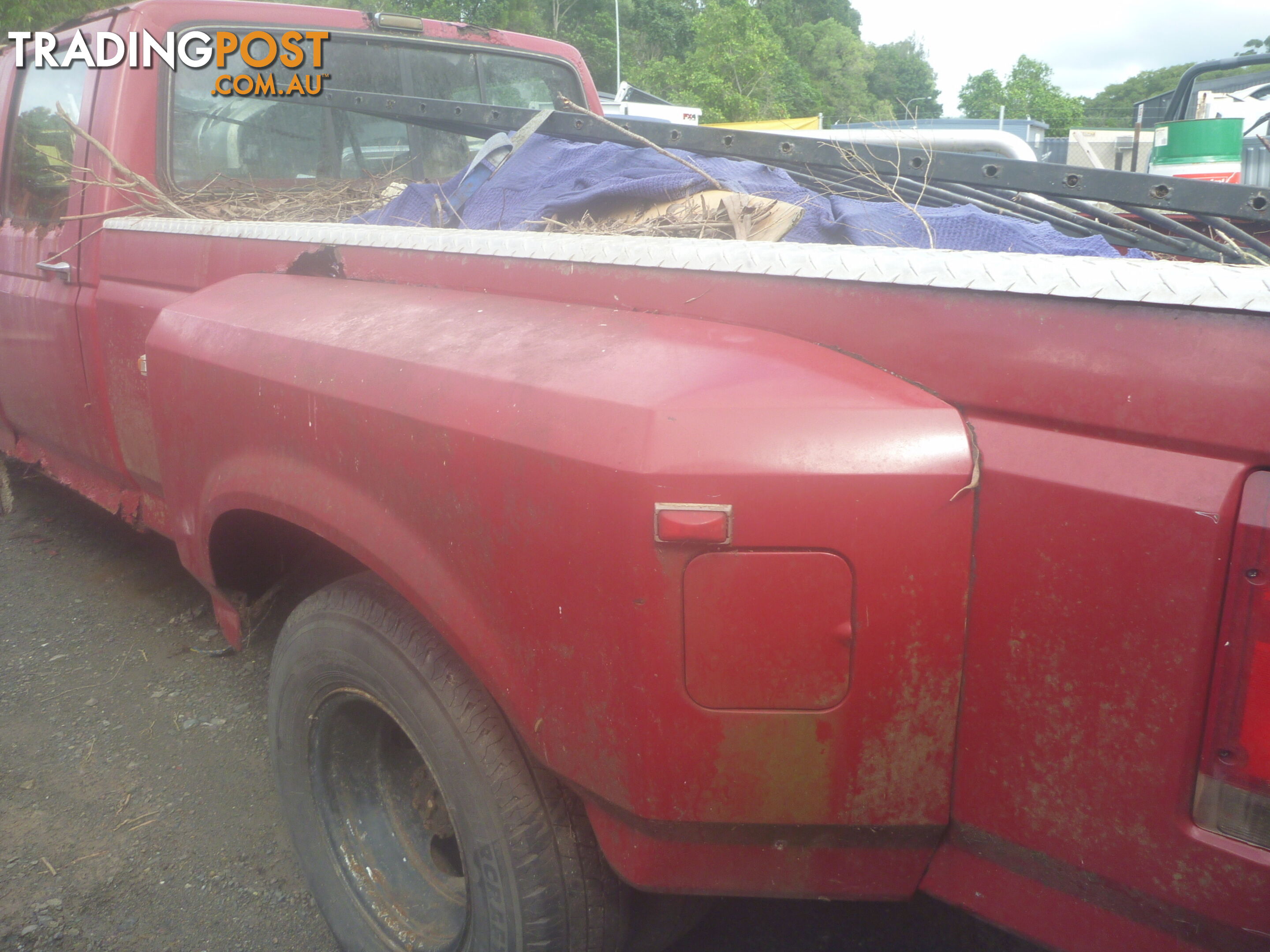 •	2004 Ford F250 Superduty XLT (10 Currently being dismantled)