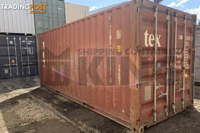 20' STANDARD HEIGHT SHIPPING CONTAINER - in Emerald