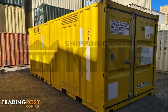 PAIR OF 10' DANGEROUS GOODS SHIPPING CONTAINERS (2 X 4 CORNER POST 10' DANGEROUS GOODS) - in Brisbane