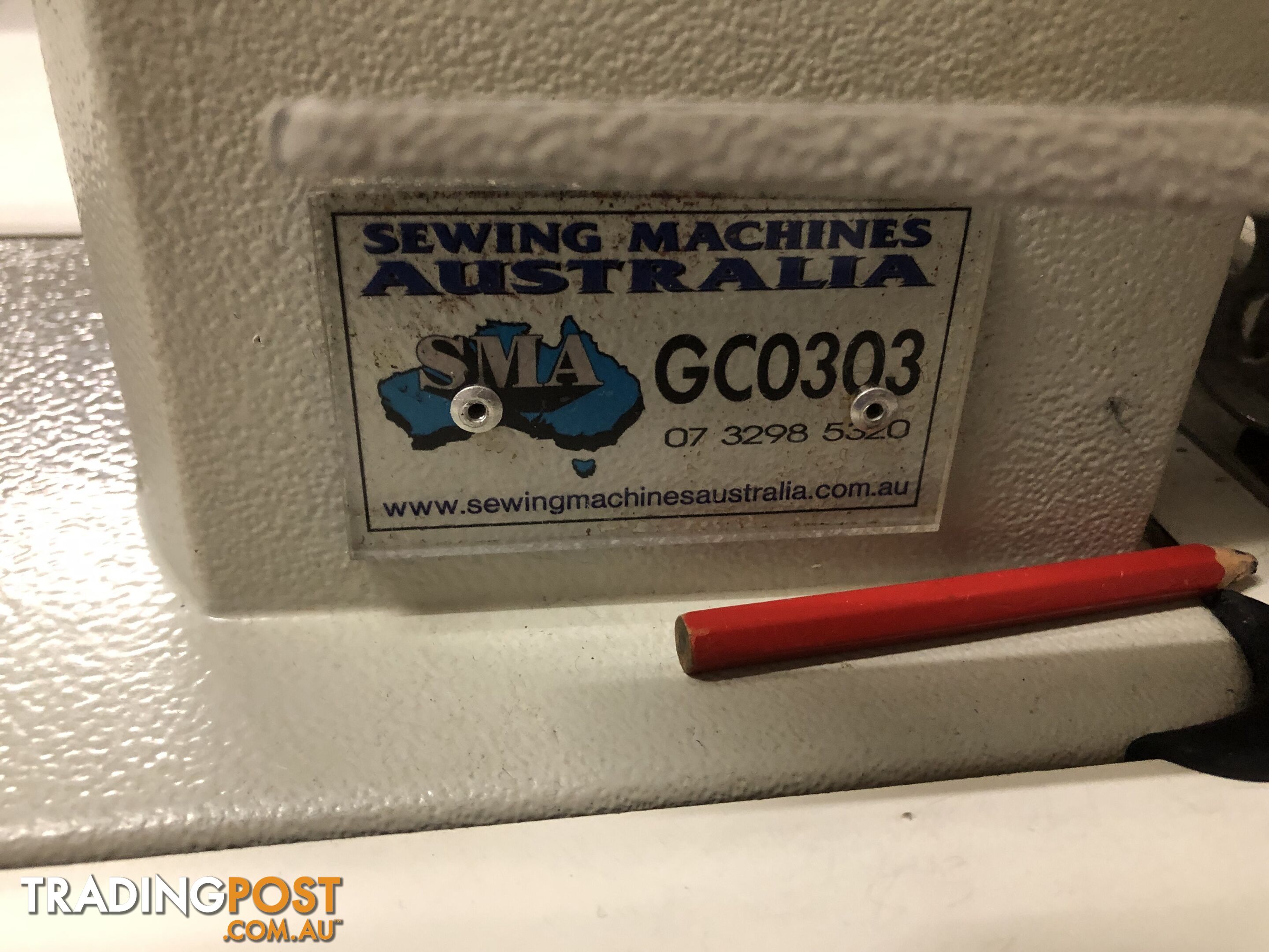 Walking foot sewing machine and overlocker