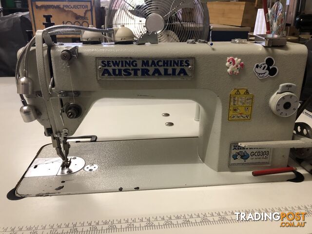 Walking foot sewing machine and overlocker