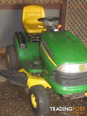 John Deere LA120 Ride on Mower