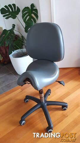 Bambach Australian-made Executive Saddle Seat with back