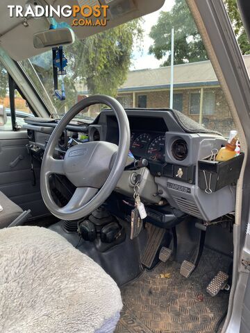 2002 Toyota Landcruiser HDZ 79 Ute Manual