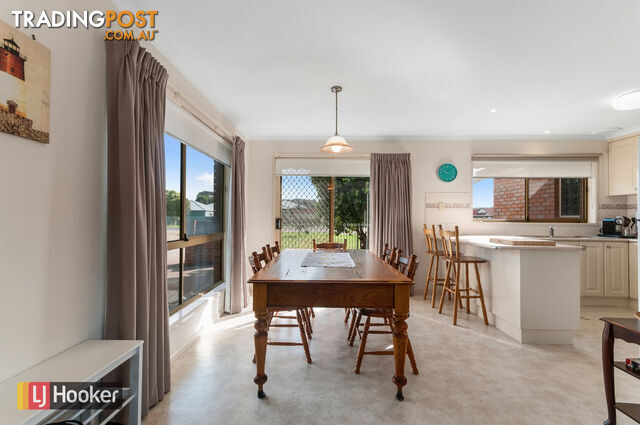 1/64 Roadknight Street LAKES ENTRANCE VIC 3909