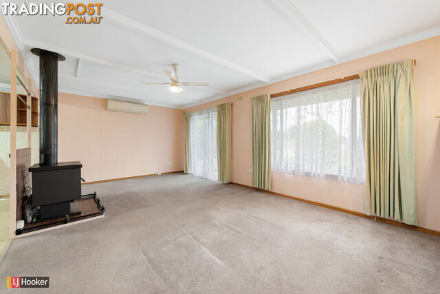 15 Christopher Court LAKES ENTRANCE VIC 3909