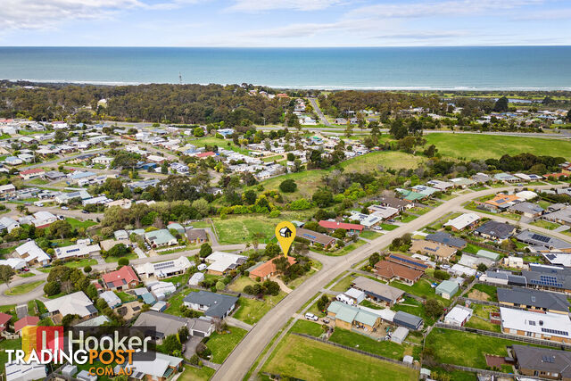 1 Morkham Court LAKES ENTRANCE VIC 3909