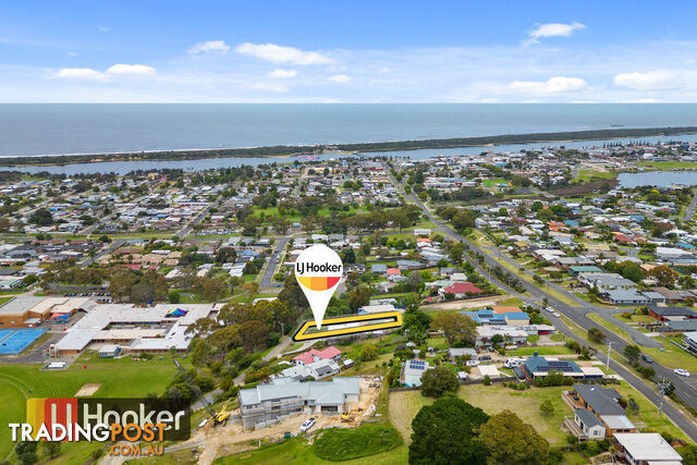 13 Outlook Avenue LAKES ENTRANCE VIC 3909