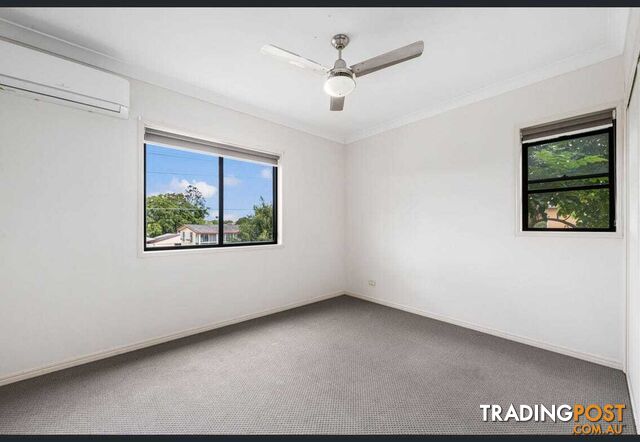 1 7 Percy Street REDCLIFFE QLD 4020 - photo 5 of 10