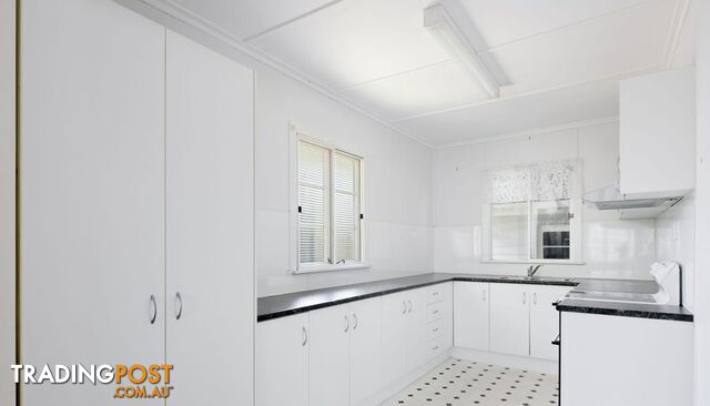14 Seymour Street DECEPTION BAY QLD 4508 - photo 3 of 12