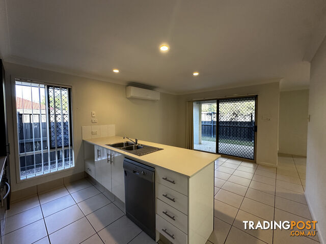 40 Livingstone Court NORTH LAKES QLD 4509 - photo 2 of 12