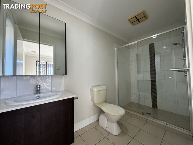 40 Livingstone Court NORTH LAKES QLD 4509 - photo 3 of 12