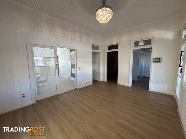 135 Sutton Street REDCLIFFE QLD 4020 - photo 5 of 12
