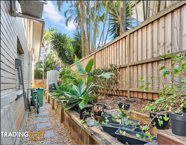 2/16 Shields Street REDCLIFFE QLD 4020