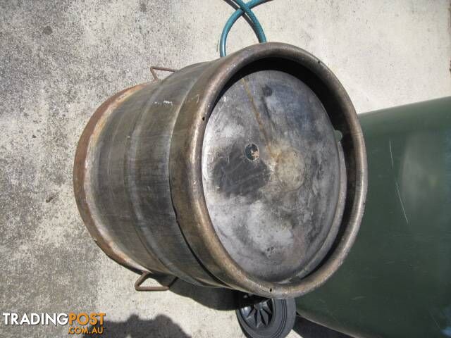 54 LT STAINLESS STEEL POT WITH HANDLES - photo 3 of 5