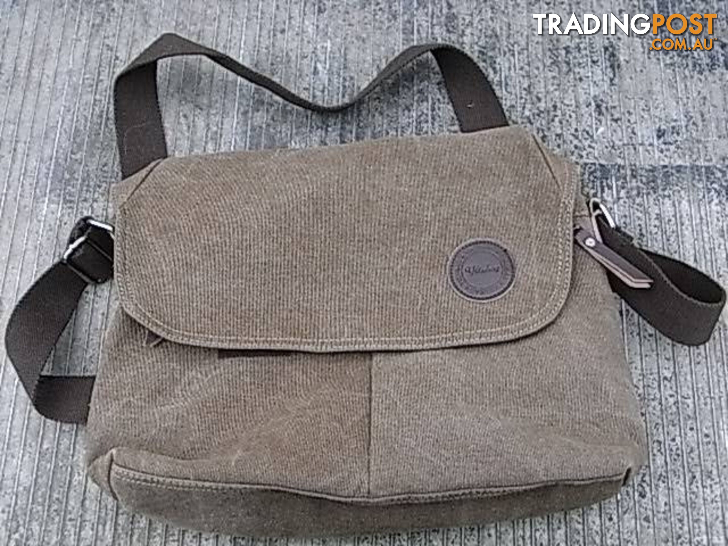 YIKUBAG THICK CANVAS MESSENGER BAG