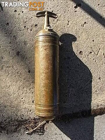 VINTAGE BRASS PYRENE FIRE EXTINGUISHER PYRENE MADE IN ENGLAND