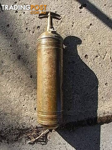 VINTAGE BRASS PYRENE FIRE EXTINGUISHER PYRENE MADE IN ENGLAND