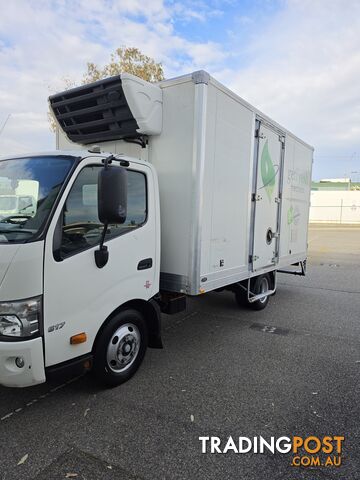 2015 Hino 300 617 Refrigerated Truck - photo 3 of 5