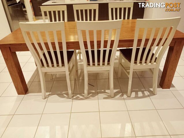 used dinning wooden table with 6 chairUsed