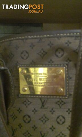 Lois Vuitton hand band...$30ono