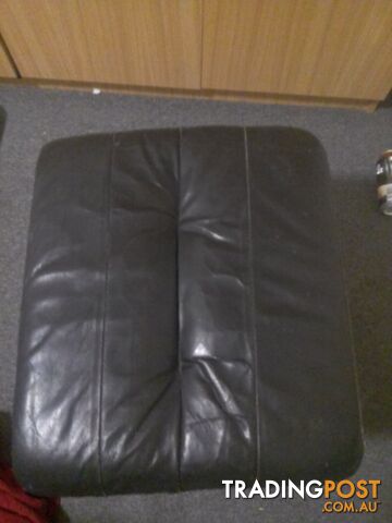 Leather foot rest steal frame. excellent condition $25ono