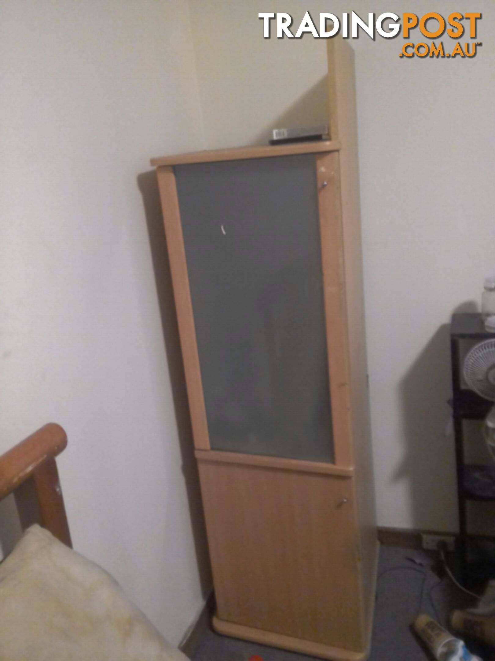 corner cupboard wardrobe cabniet glass door chipboard $35ono