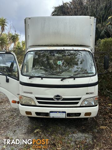2009 Hino 300 716 Pantech Truck