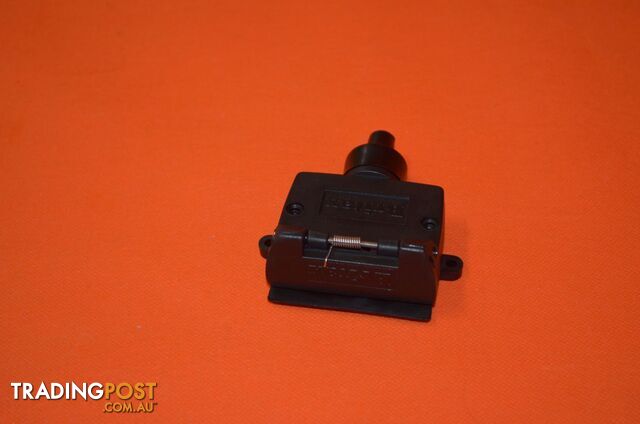 7 pin flat plastic Trailer Socket - SKU10205