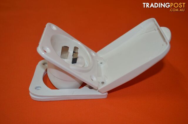 240V 15amp Power Inlet IP44 - White - SKU3008 - photo 2 of 4
