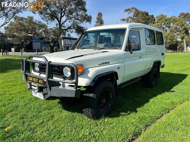 1998 TOYOTA LANDCRUISER (4X4) 11 SEAT HZJ75RV TROOP CARRIER