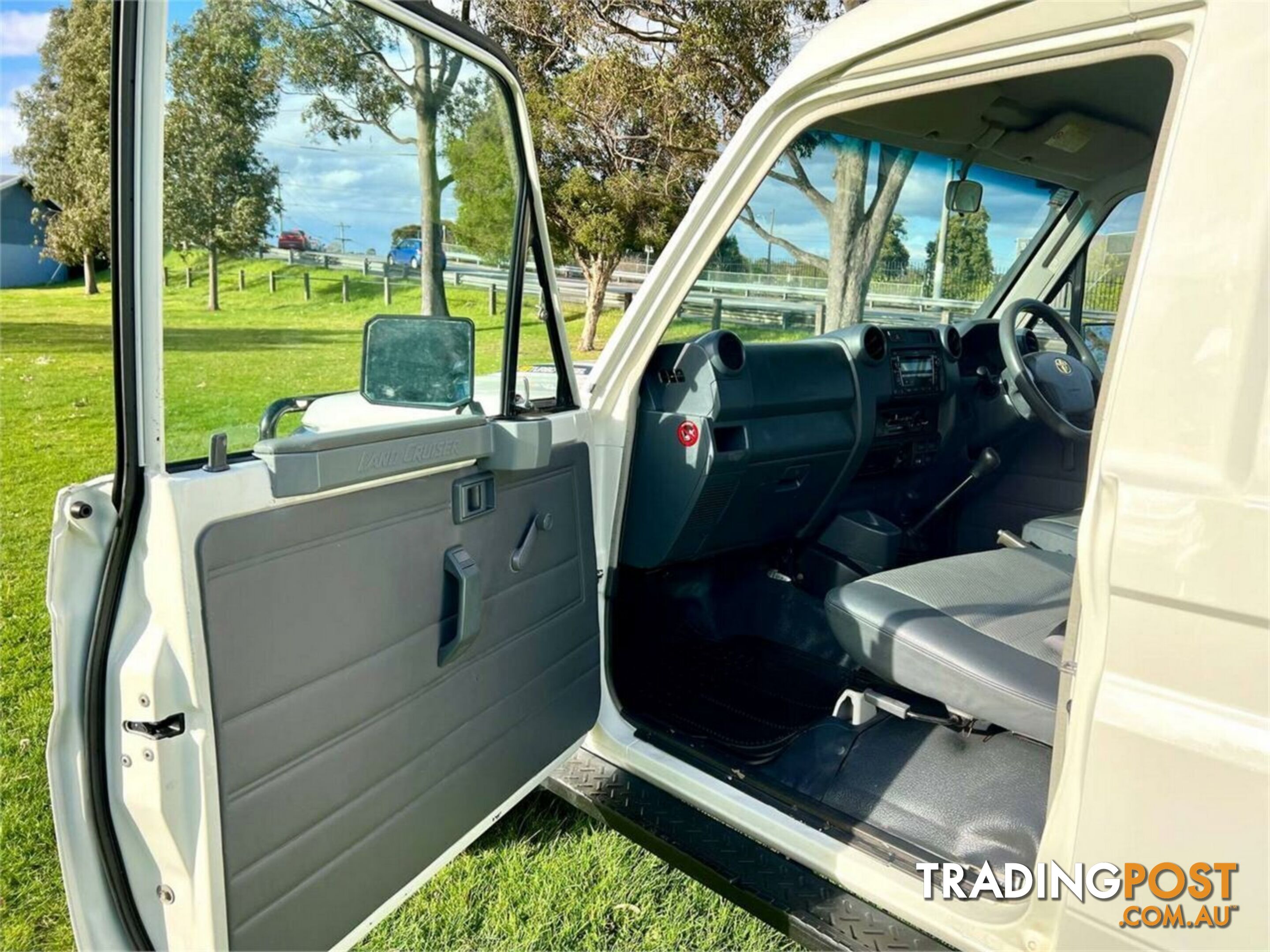 2010 TOYOTA LANDCRUISER WORKMATE (4X4) 11 SEAT VDJ78R 09 UPGRADE TROOP CARRIER