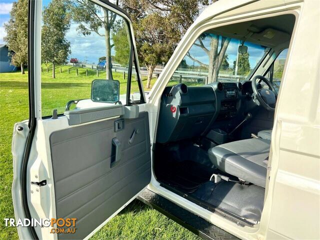 2010 TOYOTA LANDCRUISER WORKMATE (4X4) 11 SEAT VDJ78R 09 UPGRADE TROOP CARRIER