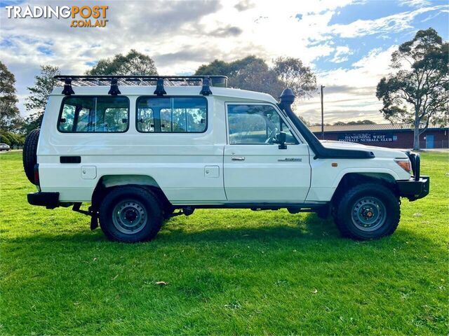 2010 TOYOTA LANDCRUISER WORKMATE (4X4) 11 SEAT VDJ78R 09 UPGRADE TROOP CARRIER