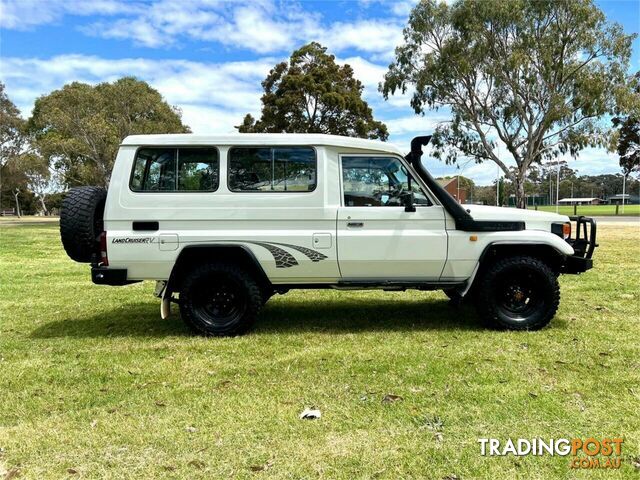 1998 TOYOTA LANDCRUISER (4X4) HZJ75RP CAB CHASSIS