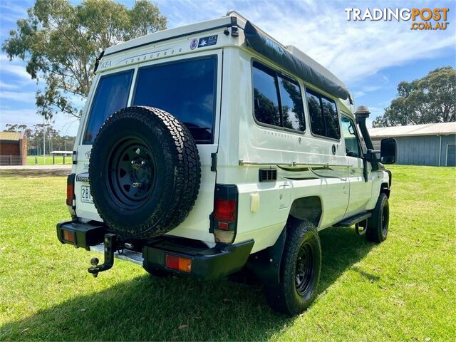 2009 TOYOTA LANDCRUISER WORKMATE (4X4) 3 SEAT VDJ78R TROOP CARRIER