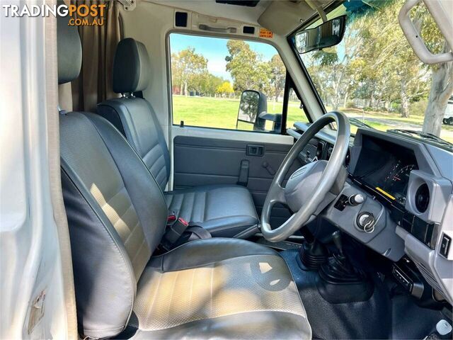 2009 TOYOTA LANDCRUISER WORKMATE (4X4) 3 SEAT VDJ78R TROOP CARRIER