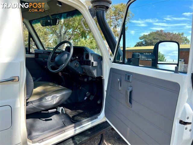 2009 TOYOTA LANDCRUISER WORKMATE (4X4) 3 SEAT VDJ78R TROOP CARRIER