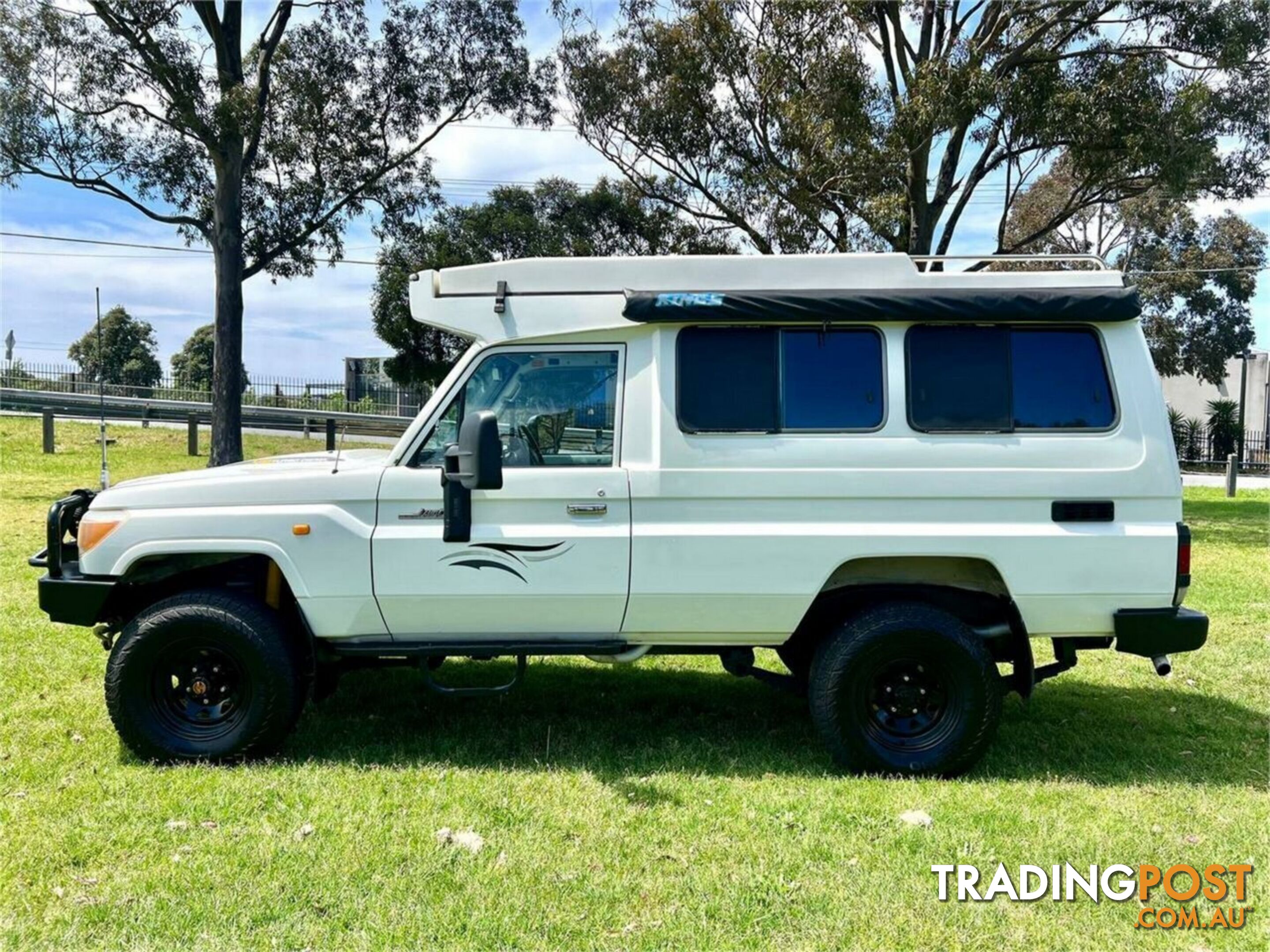 2009 TOYOTA LANDCRUISER WORKMATE (4X4) 3 SEAT VDJ78R TROOP CARRIER