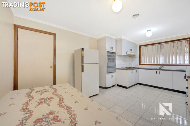 24 Wilpena Court St Albans VIC 3021