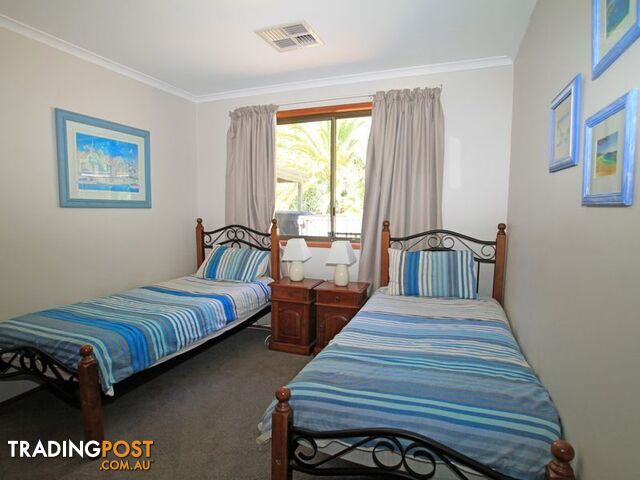 8 Alamein Street SUSSEX INLET NSW 2540