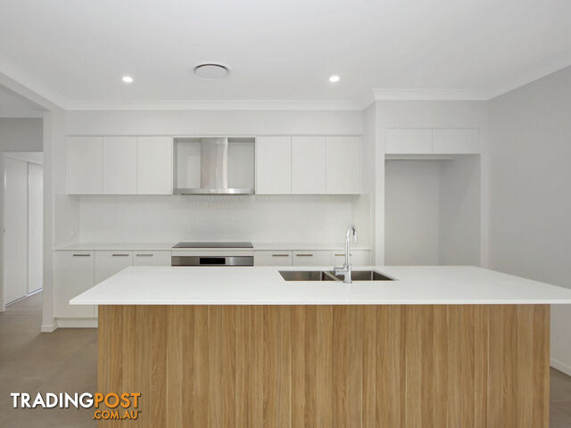 16 Flat Pea Crecent Deebing Heights QLD 4306 - photo 5 of 14